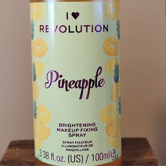 I Heart Revolution Pineapple Brightening Makeup Fixing Spray | 3.38 fl oz | NEW - Picture 2 of 4